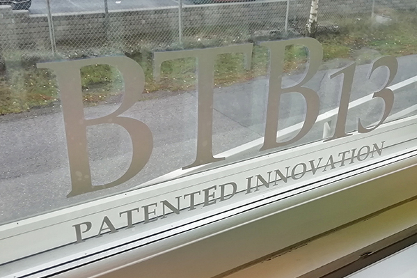 Tuotekuva: BTB13 Logo Ikkunateippaus